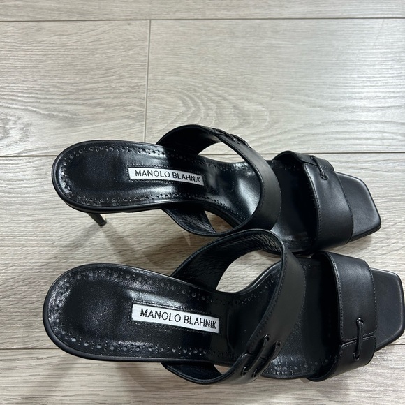MANOLO BLAHNIK Black Nebre Leather Mules - Picture 6 of 13